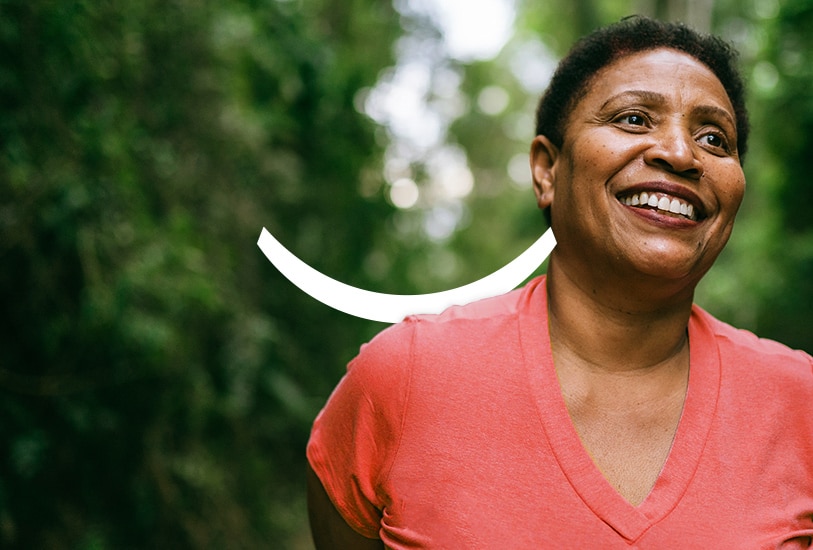 Wanita tua tersenyum